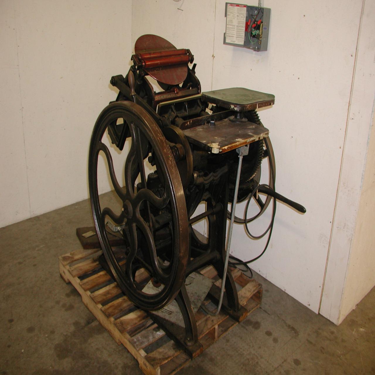 Lot 93 ANTIQUE 8X12" CHANDLER & PRICE HANDFEED LETTERPRESS, CURVED