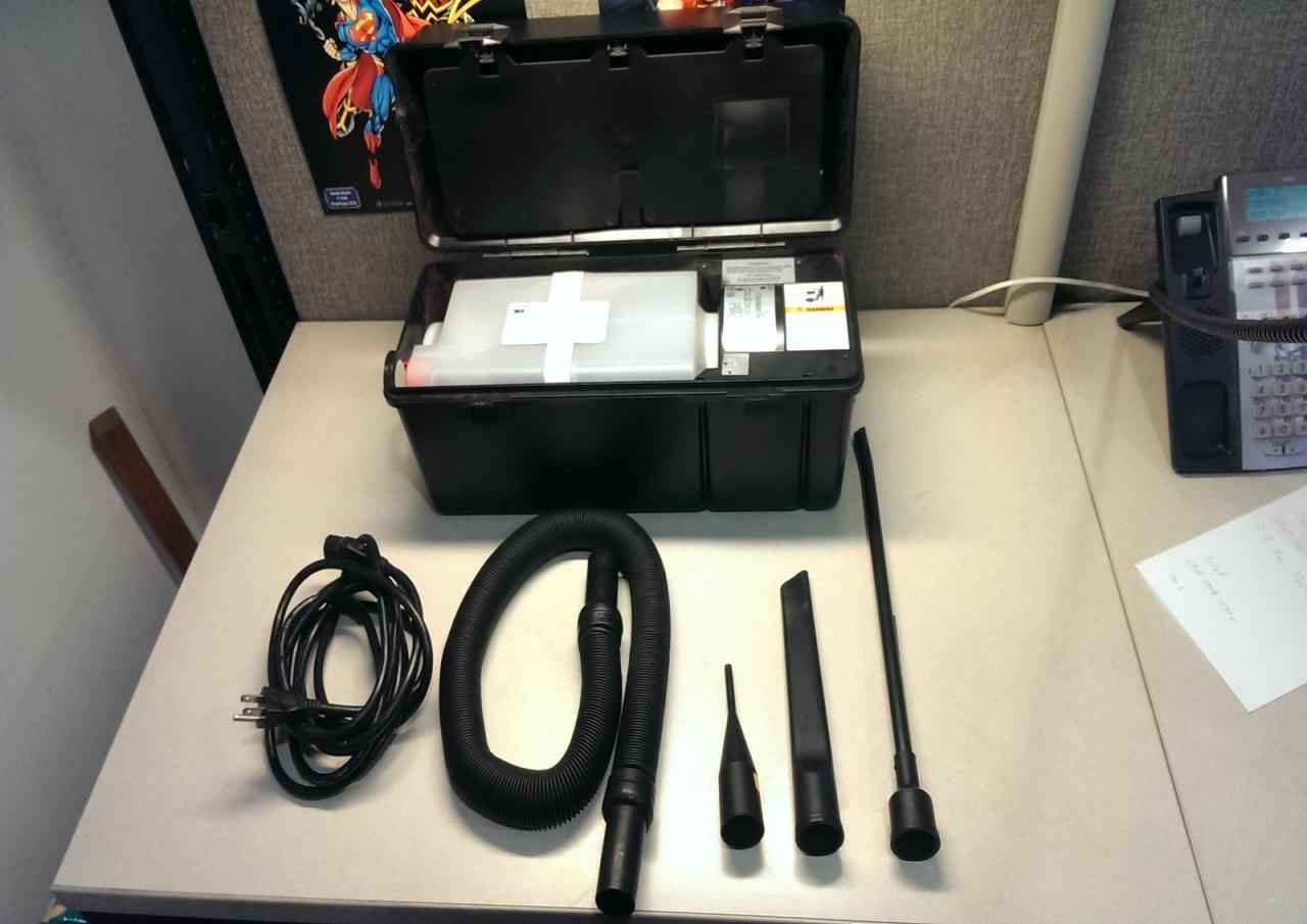 Lot 42 3M Electronics Service Vacuum Cleaner Model 497 WireBids