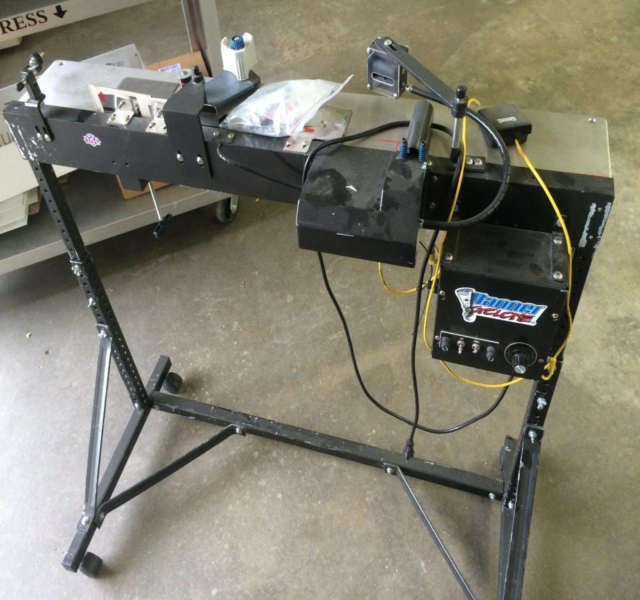 Lot 30 U.S. Banner "Banner Cyclone" Auto Banner Hemming Machine