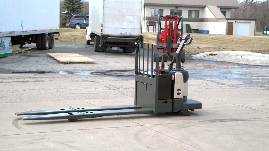 Lot 18 2004 Crown PE 400060 Ride On End Control Electric Pallet