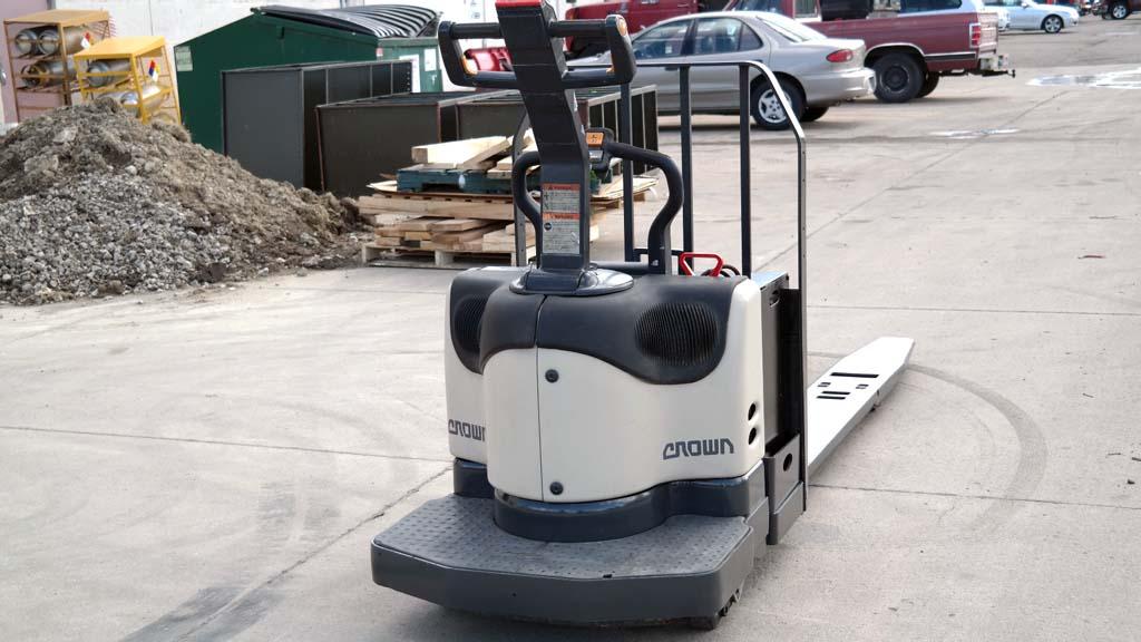 Lot 18 2004 Crown PE 400060 Ride On End Control Electric Pallet