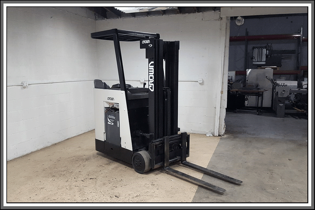 crown stand up forklift