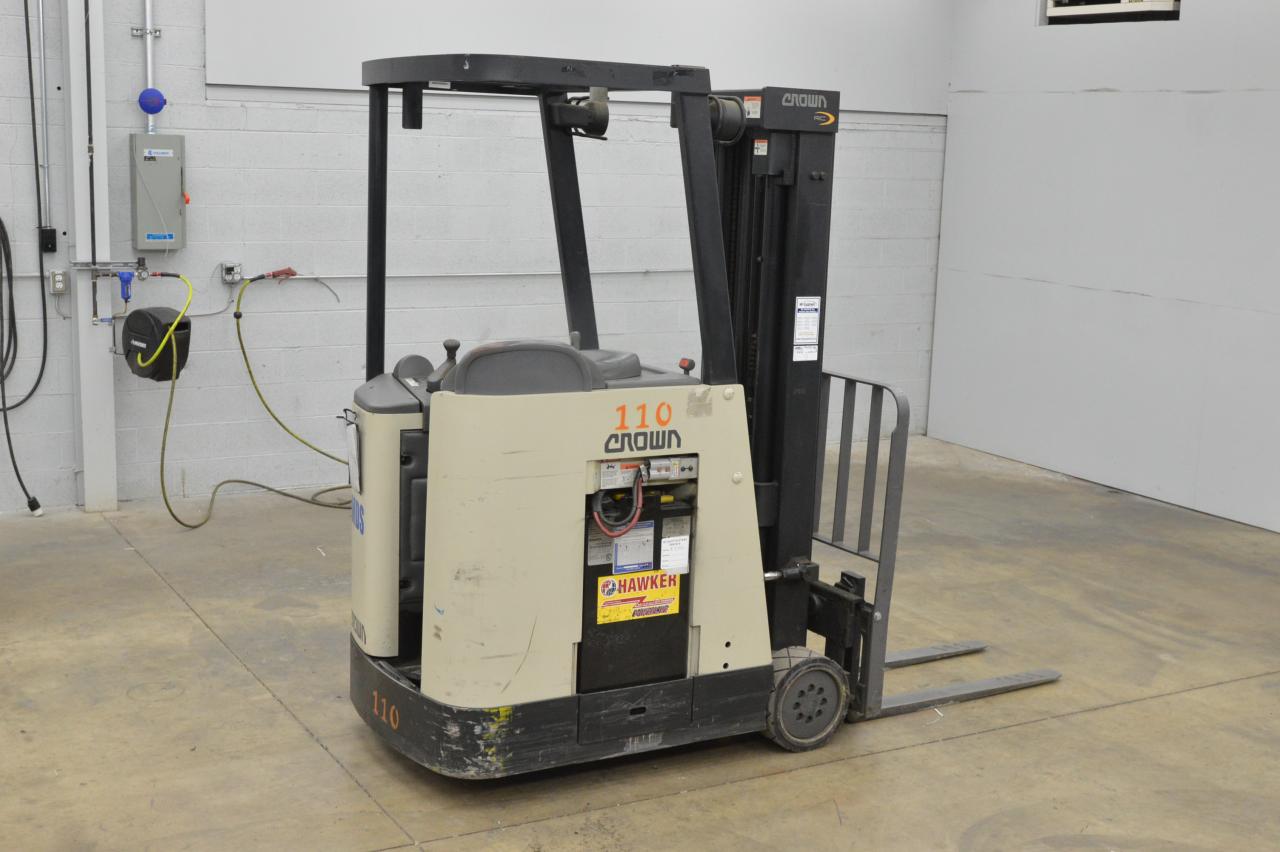 Lot #35: Crown Series 3000 Counterbalanced Electric ...