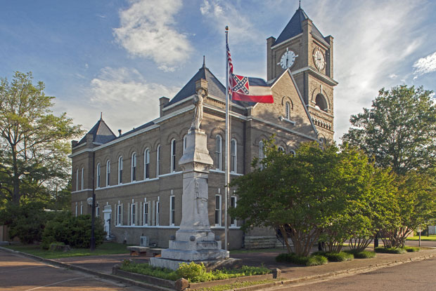 The courthouse in Sumner, Miss., where, in 1955, an all-white jury acquitted two white men in Till's murder. A debate rages in Mississippi over the state flag, which includes the Confederate flag. But it still flies at the courthouse. (Langdon Clay)