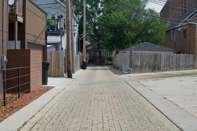 A Chicago alley retrofitted with permeable pavers that prevent flooding and allow water to seep into the soil. (Flickr/Center for Neighborhood Technology)