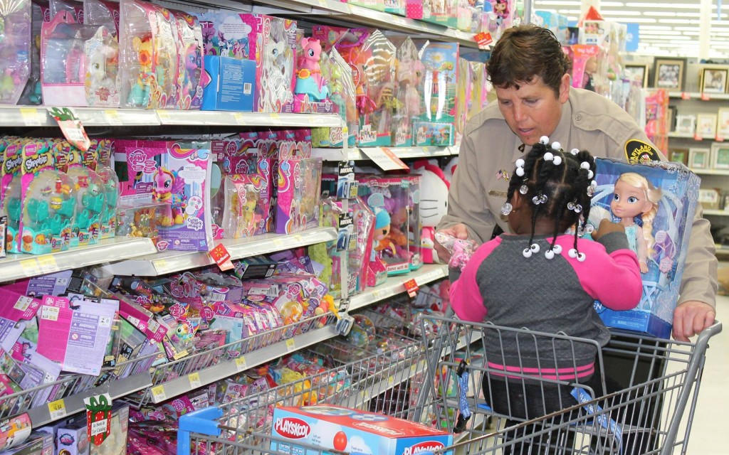Officer Tyler and his shopping buddy (Courtesy: Maryland Natural Resources Police)