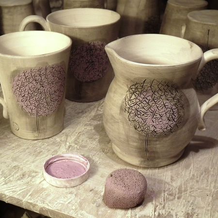 Applying underglaze Applying underglaze