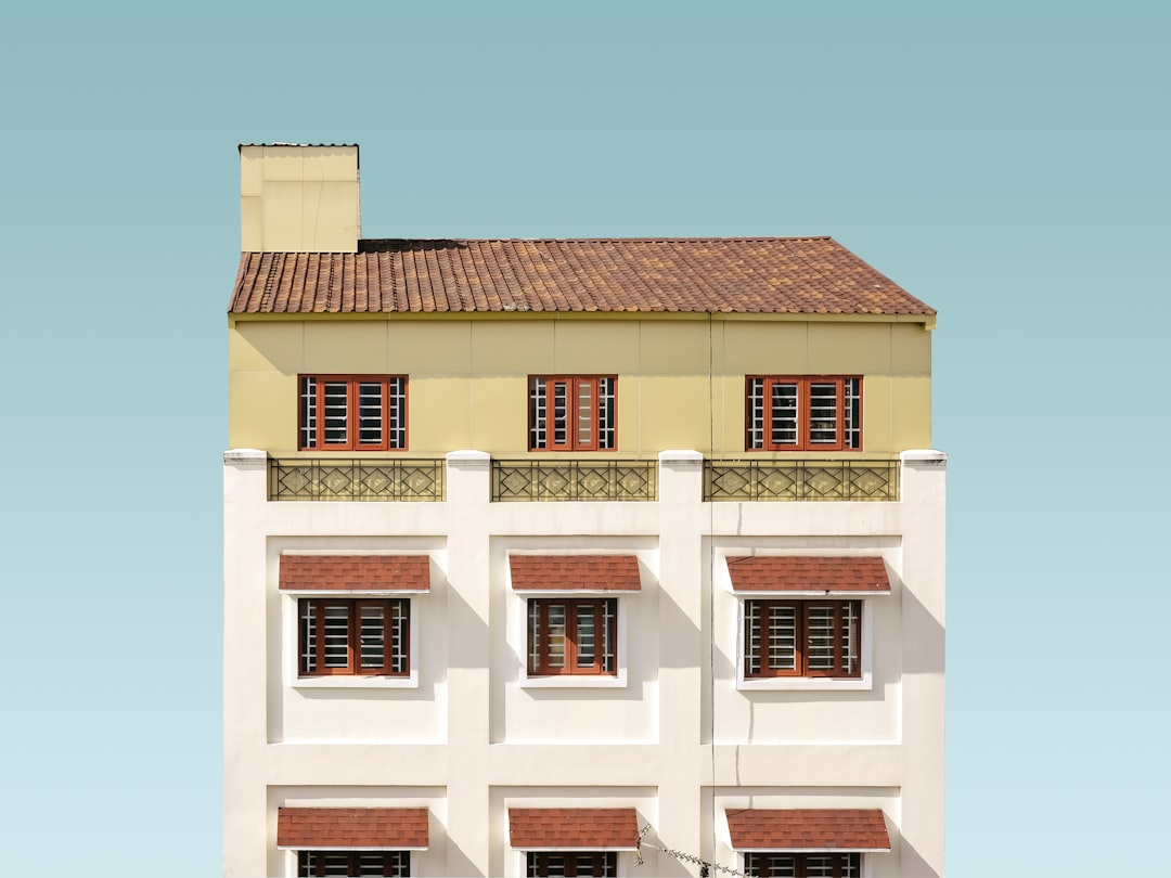 The Top Benefits of Selling to a Local Cash Buyer