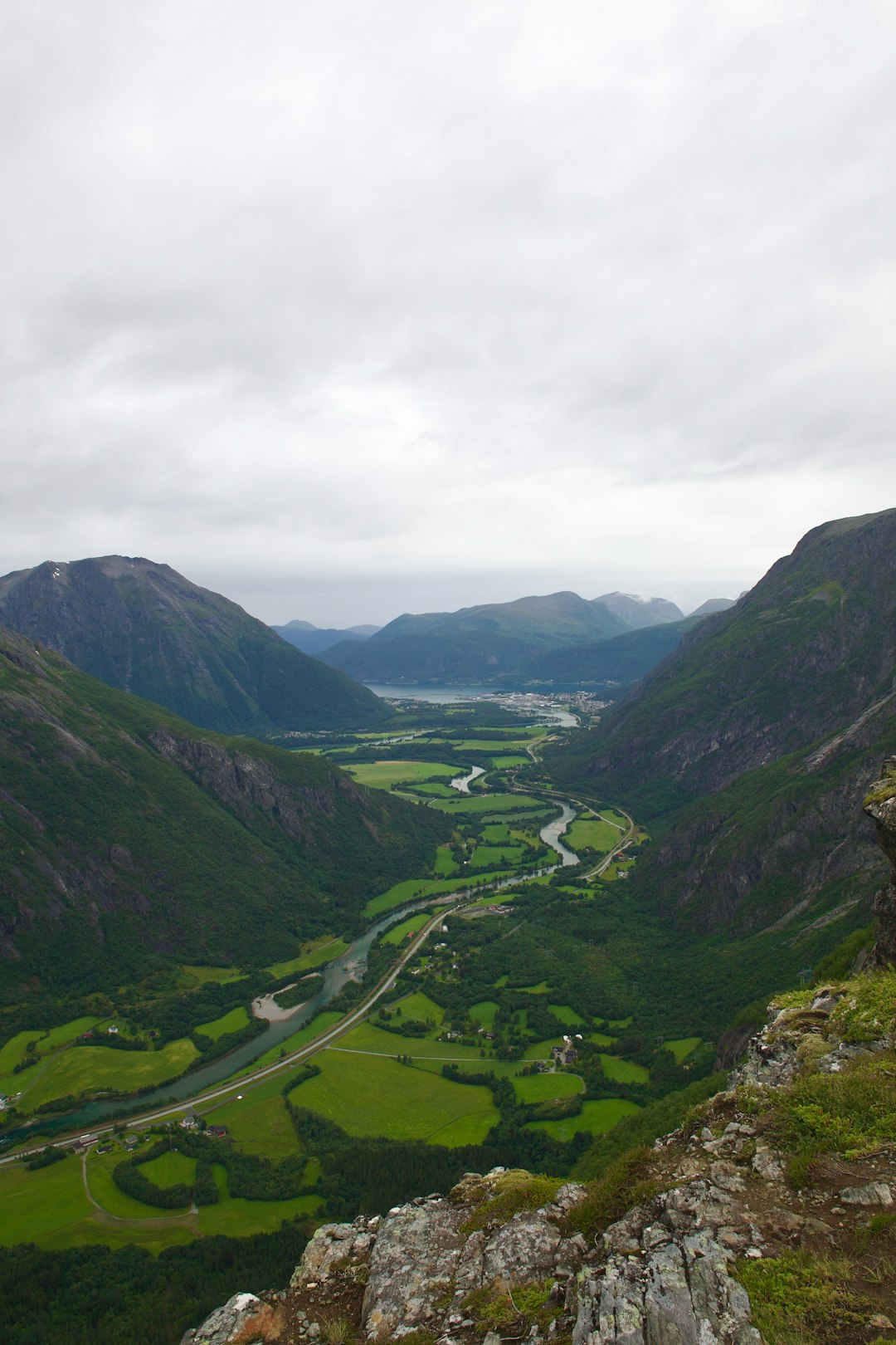 What is the worth of offering Connecticut land for cash?