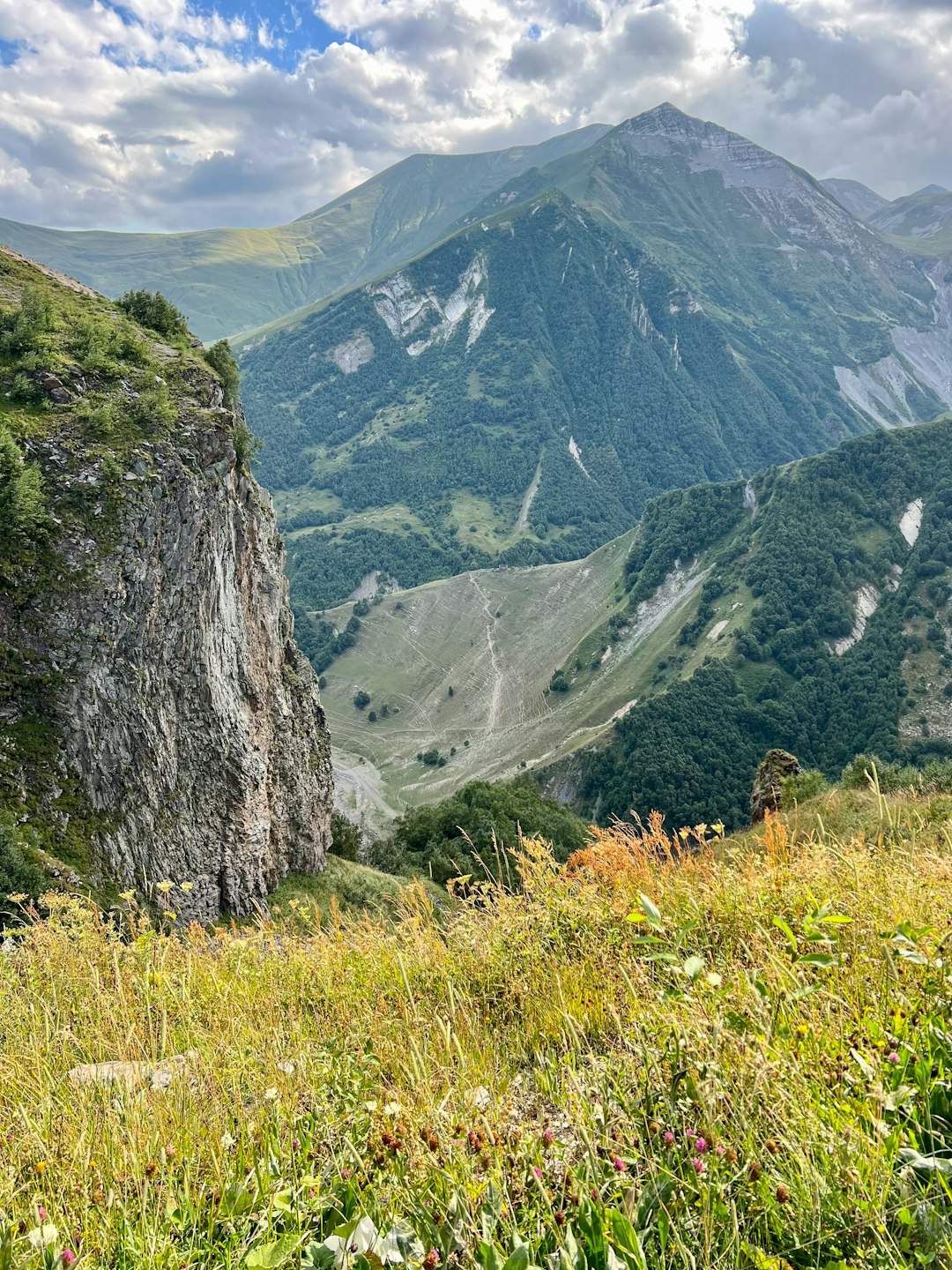 What is the legal documentation required to offer Montana land for cash money?