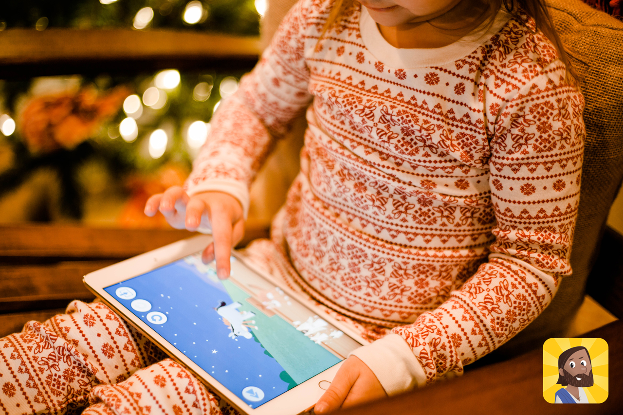 Criança brincando com o App da Bíblia para Crianças