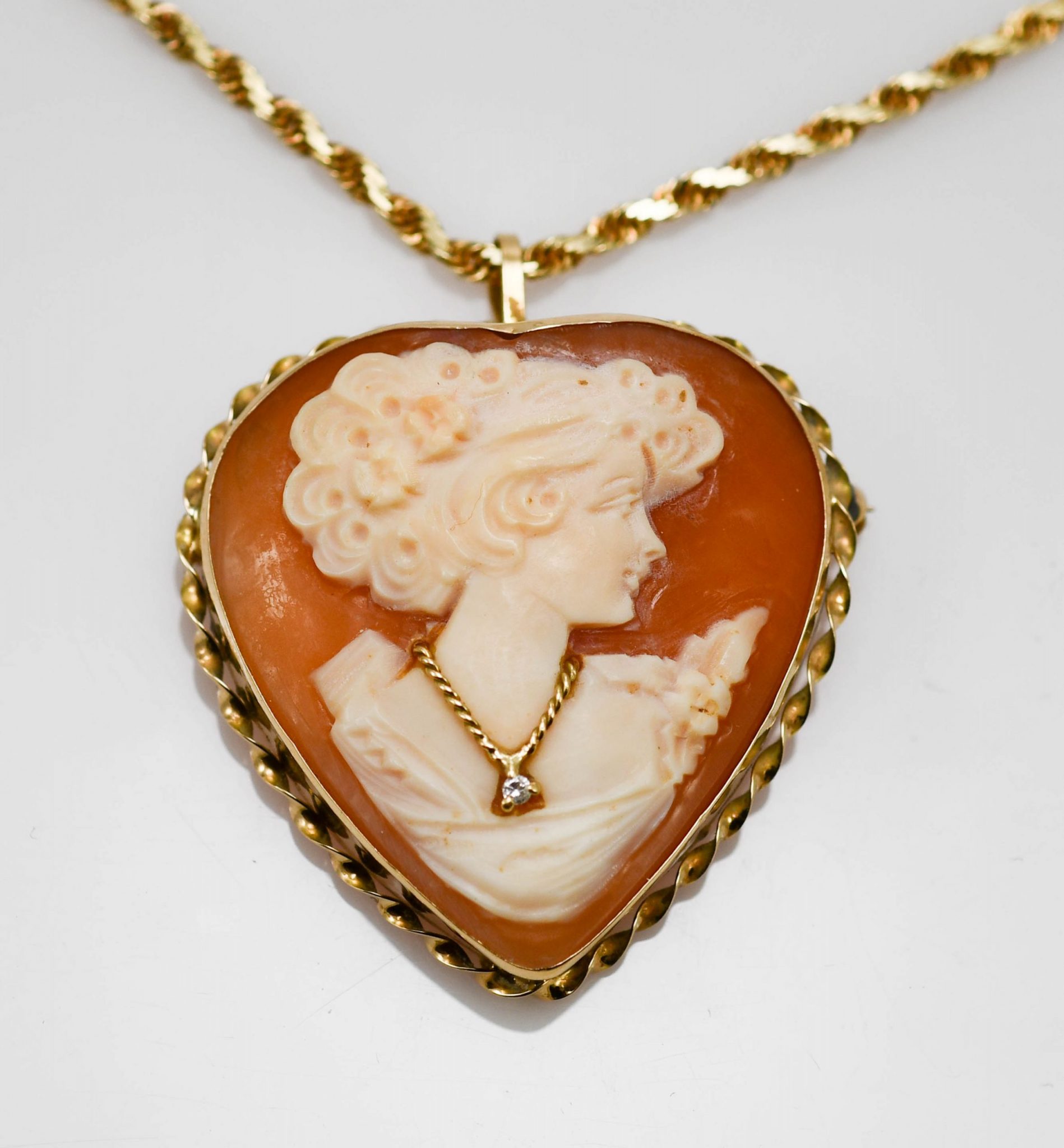 14k Yellow Gold Shell cameo pendant & chain necklace 24 Inch