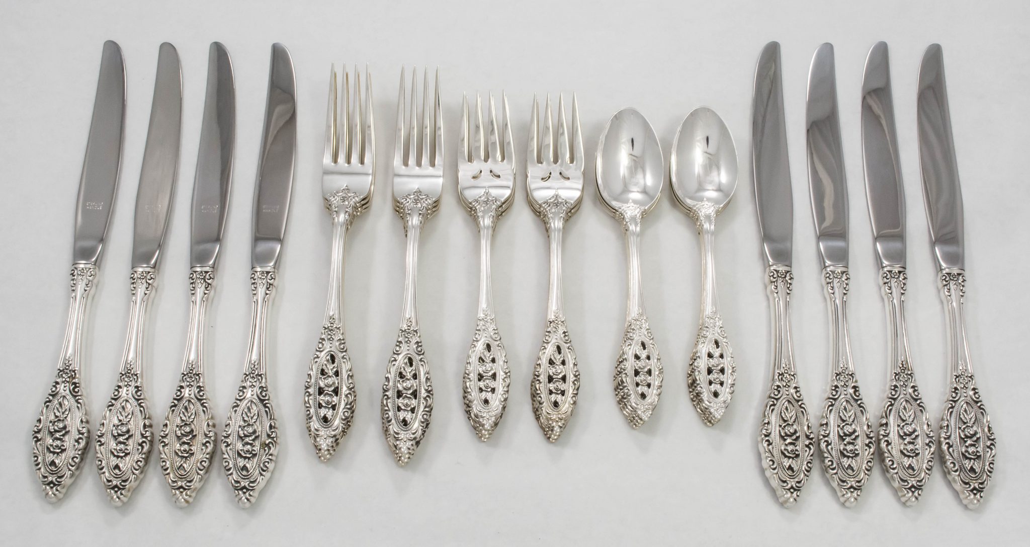 Grand Majesty by Oneida Sterling Silver 32pc Dinner Flatware set for 8