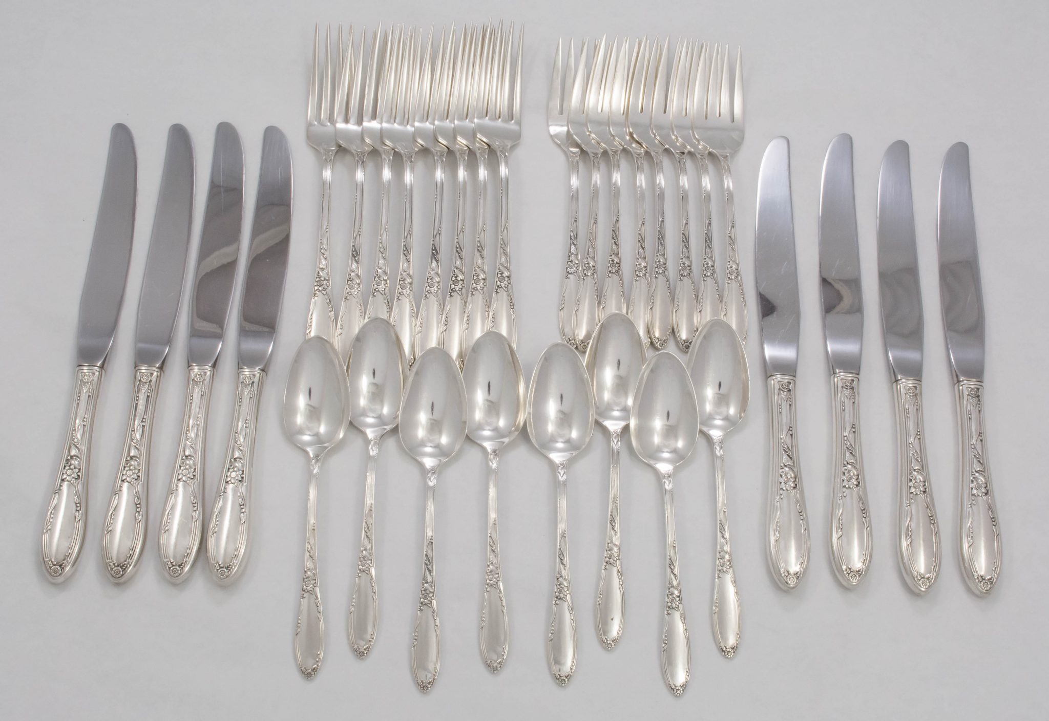 Virginian by Oneida Sterling Silver 32 Piece Regular Flatware set for 8