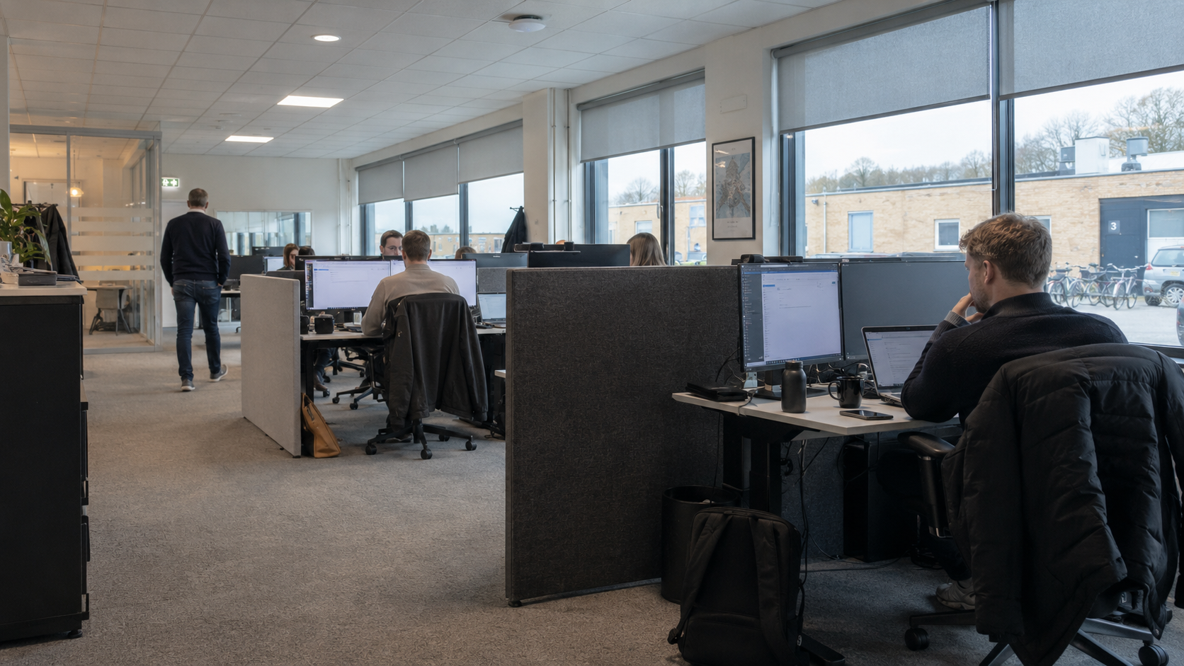 Storrumskontor med mange arbejdspladser på samme netværk