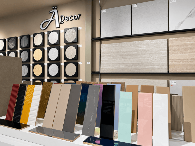 ตัวอย่างกระเบื้องผนังหลากสีและกระเบื้องลายหิน ที่โชว์รูม A-Decor ลาดพร้าว 71