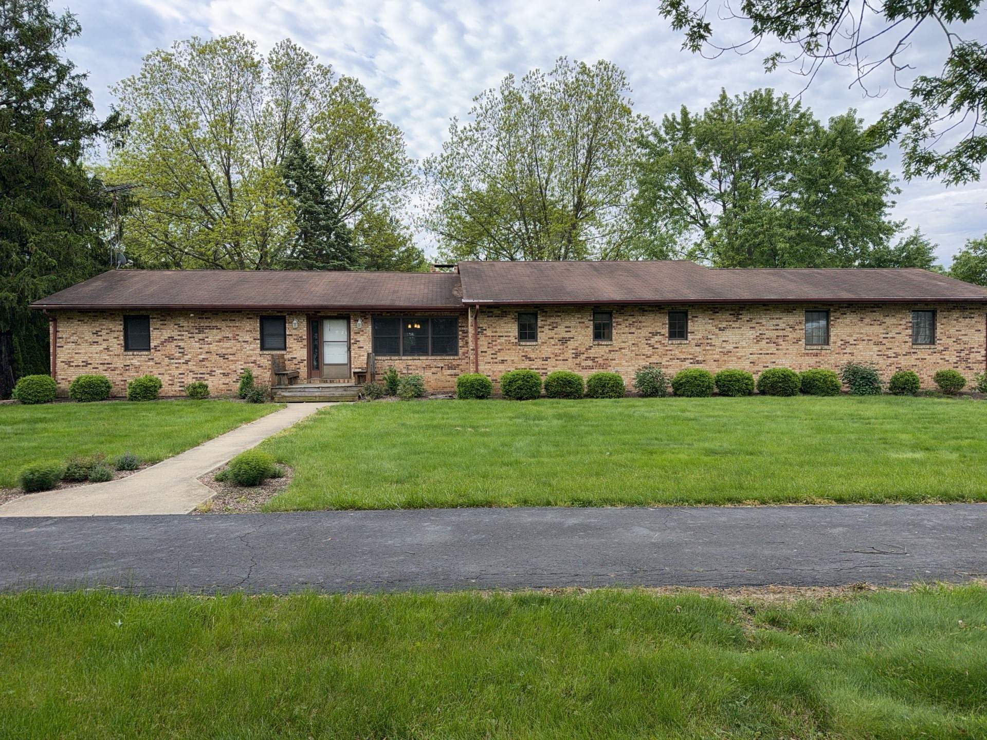 Long side of the Dublin property before roof replacement and siding repair