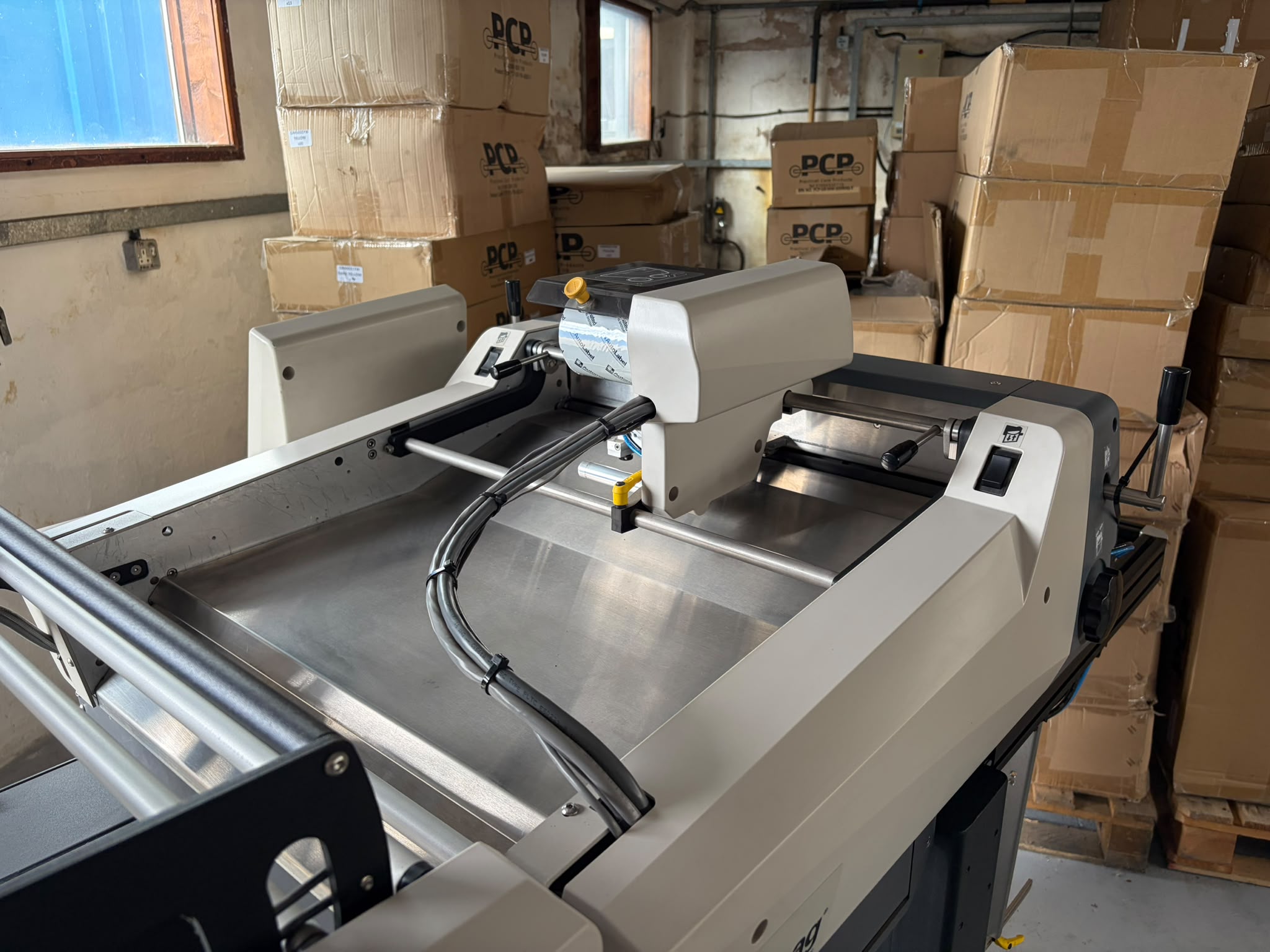 Autobag 850S machine bed and integrated print mechanism