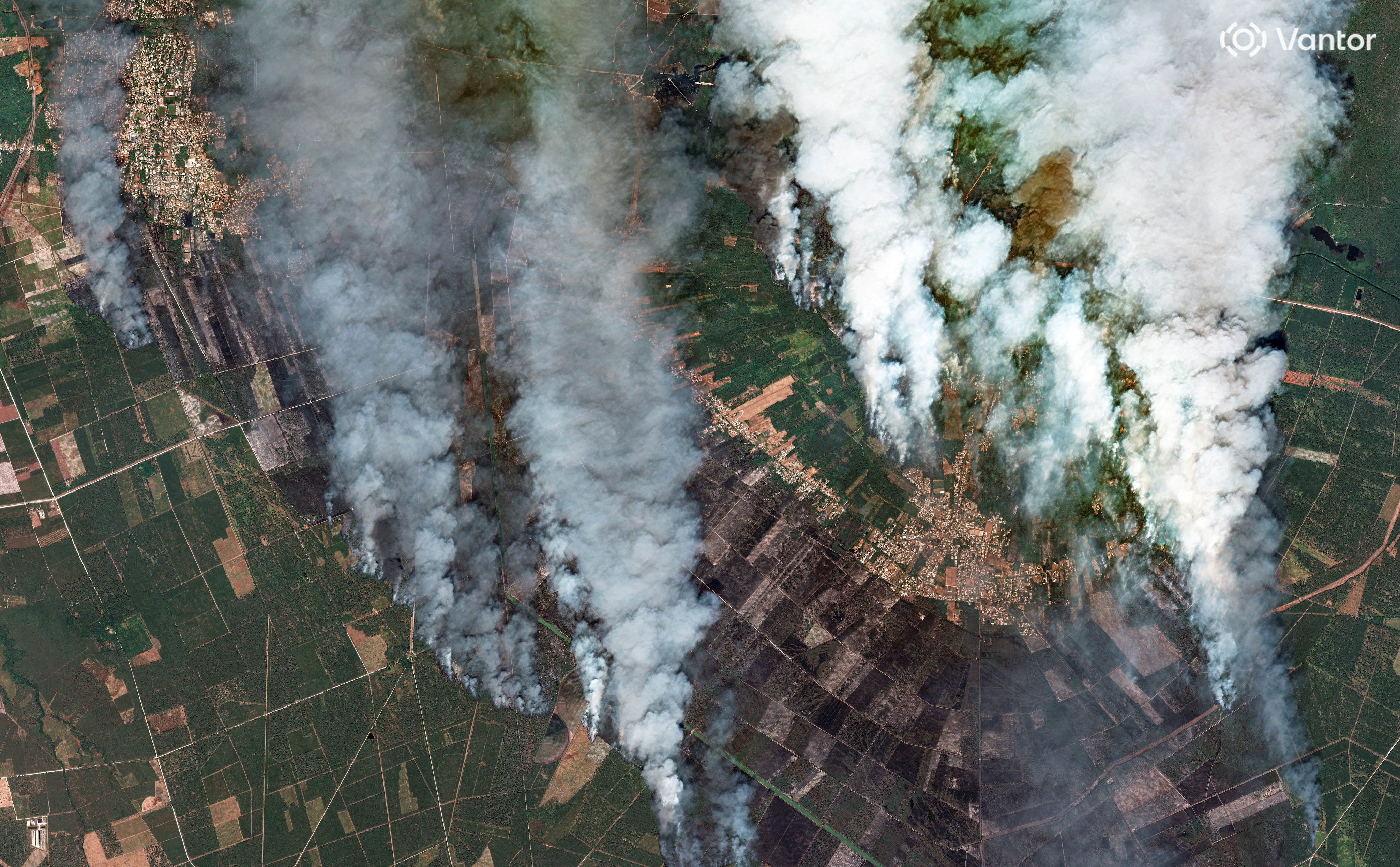 2026-07-29T185000Z_1932703584_RC2BKMACH1CR_RTRMADP_3_EUROPE-WEATHER-FRANCE-WILDFIRE