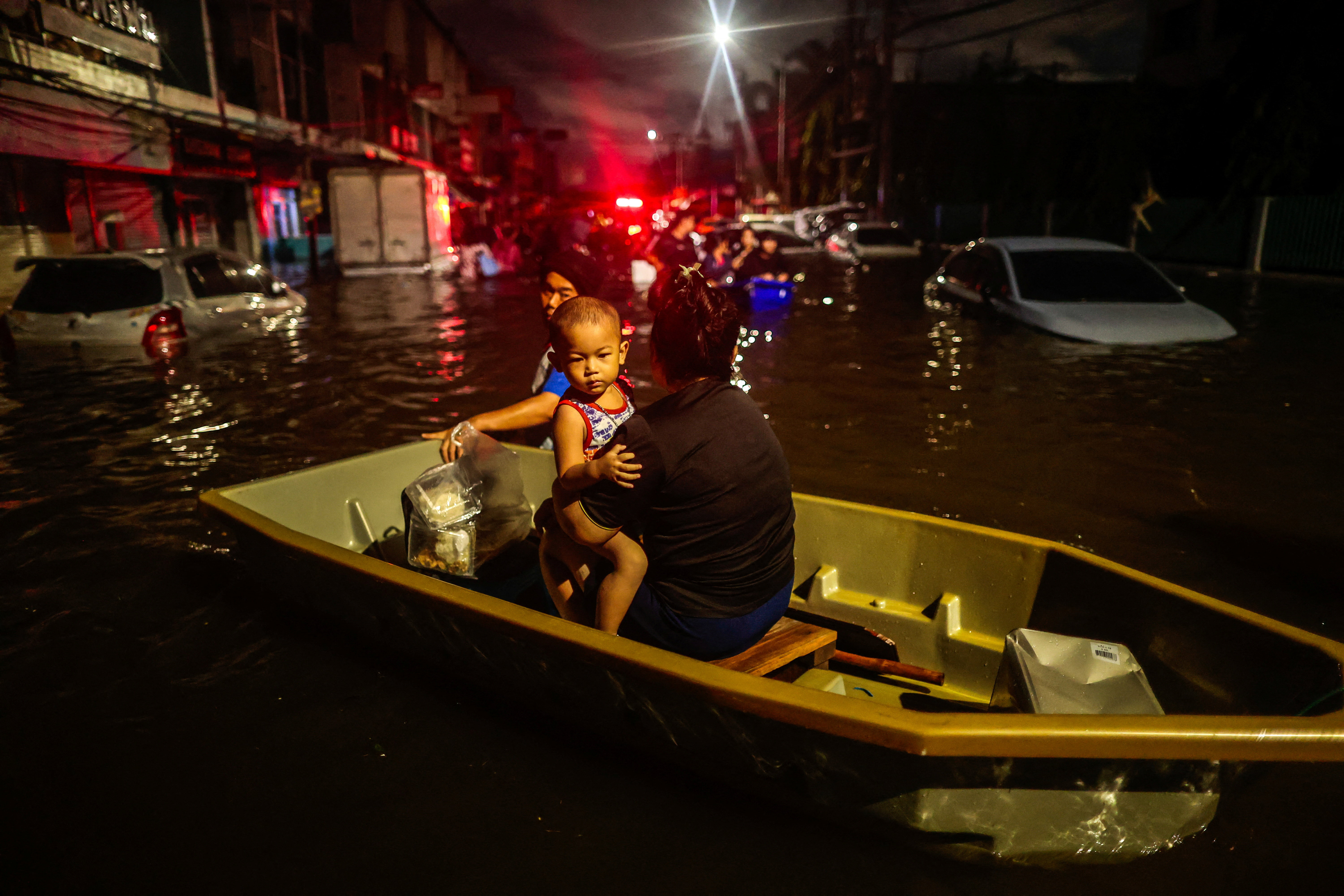 2026-09-27T125736Z_757729151_RC2NRNAML6CC_RTRMADP_3_ASIA-WEATHER-THAILAND-FLOODS