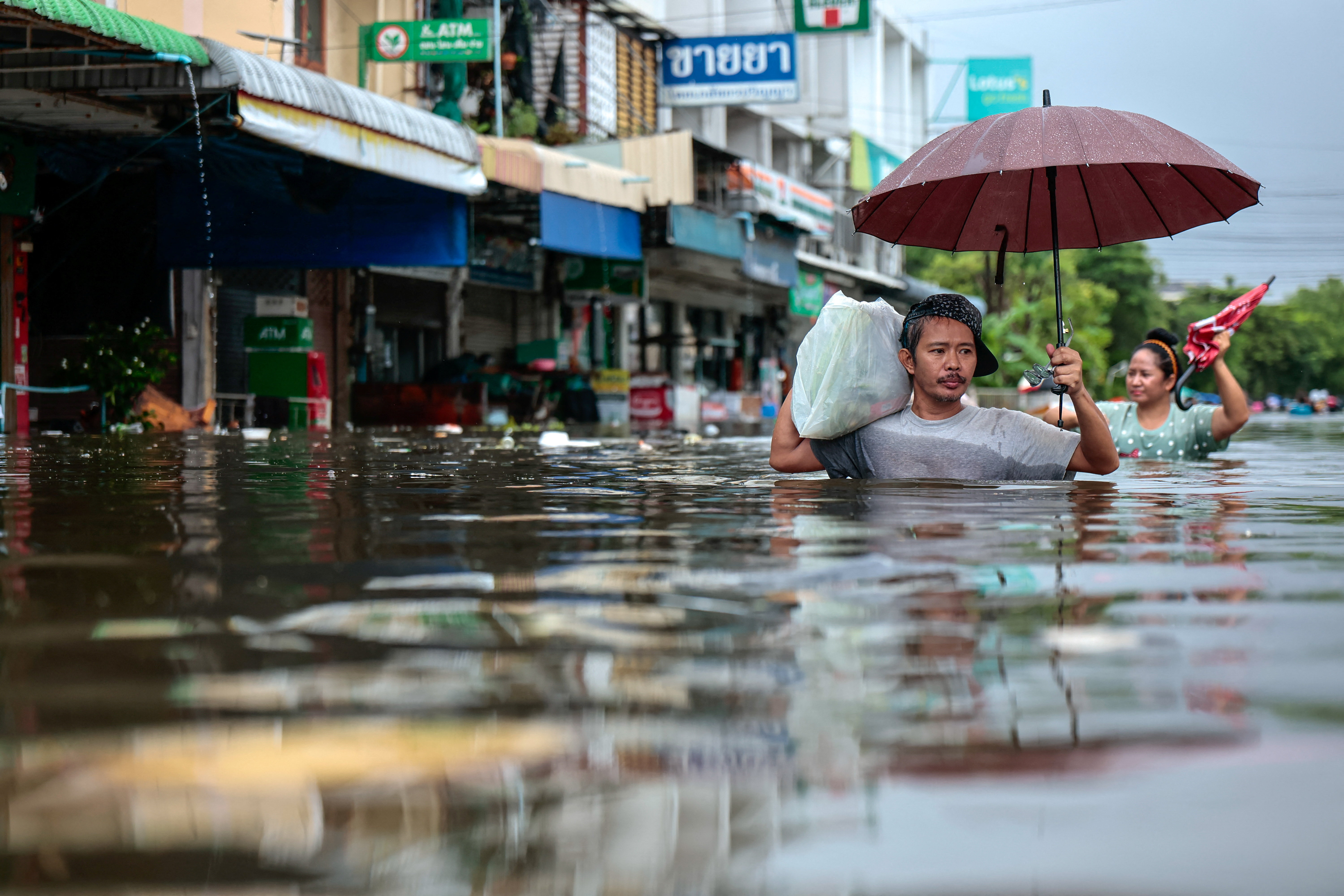 2026-09-27T101539Z_1800699100_RC2HRNAJFEX8_RTRMADP_3_ASIA-WEATHER-THAILAND-FLOODS
