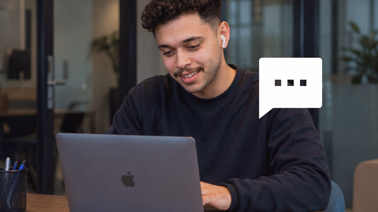 Pessoa recebendo suporte direto da equipe BestContent pelo computador.