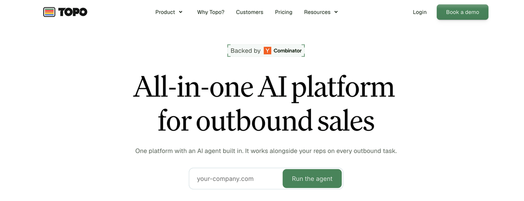 Site Topo décrivant une plateforme IA tout-en-un pour les ventes outbound, avec un champ pour lancer l’agent sur un nom de domaine