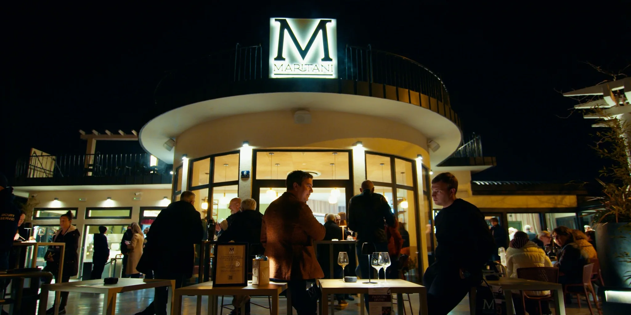 Esterno del locale Maritani durante Incontro Divino