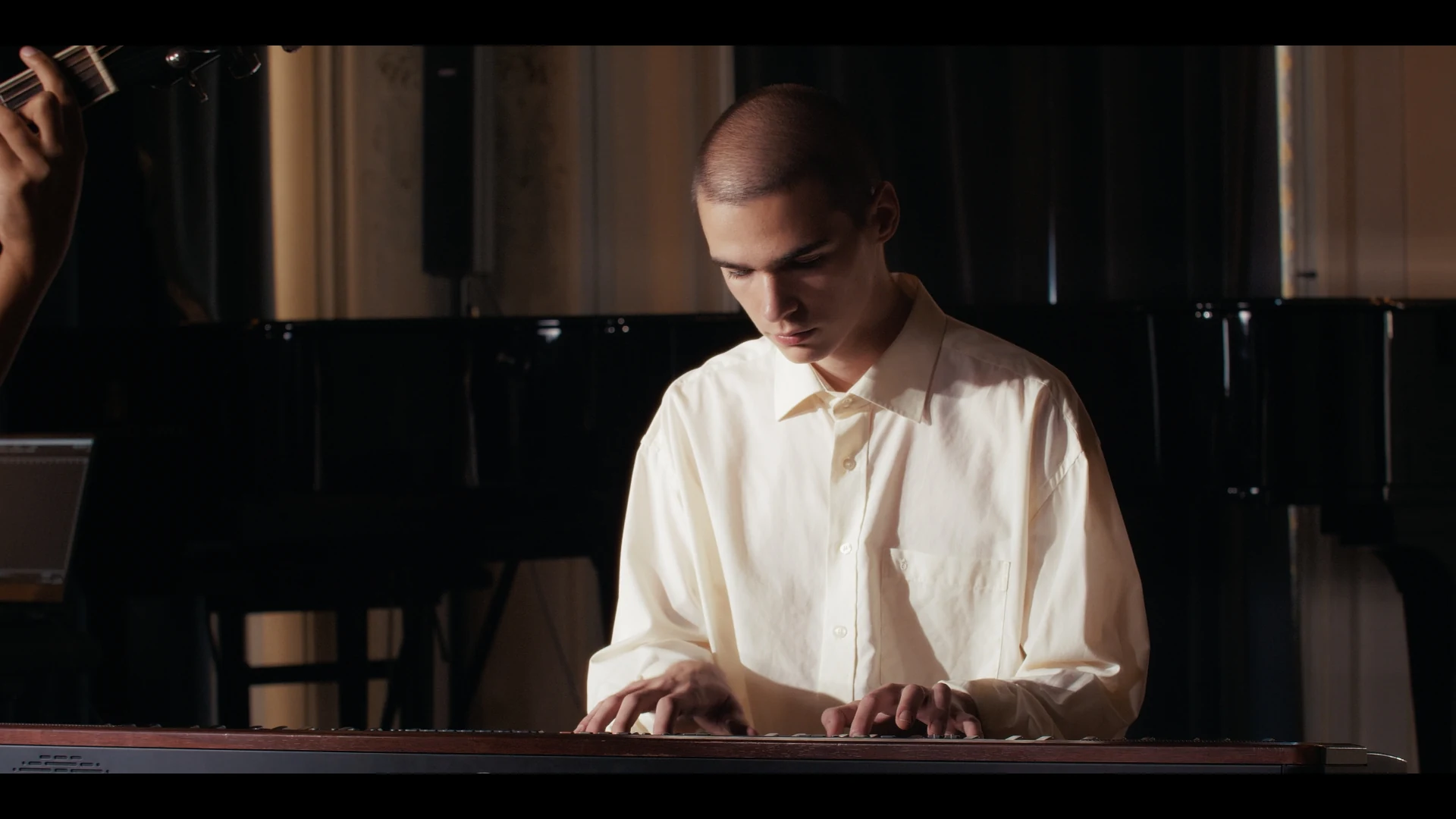 Pianista durante l'accompagnamento dal vivo di Diamante al Conservatorio Tartini