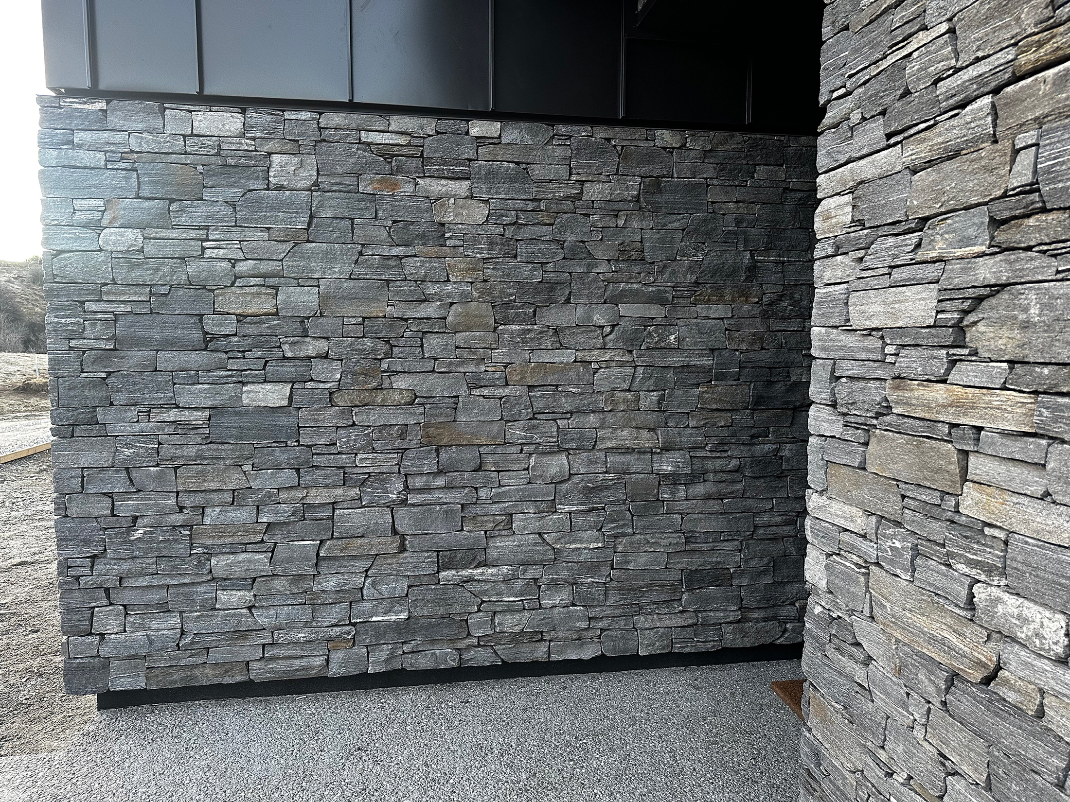 Completed schist wall meeting corner detail