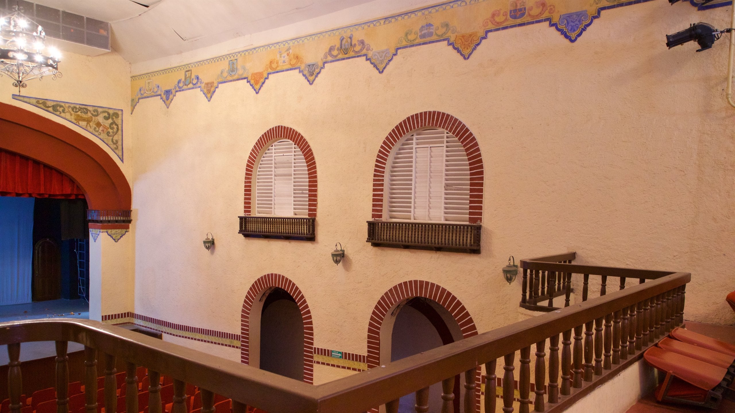 Interior histórico del Teatro Cine General Manuel Márquez de León en Todos Santos