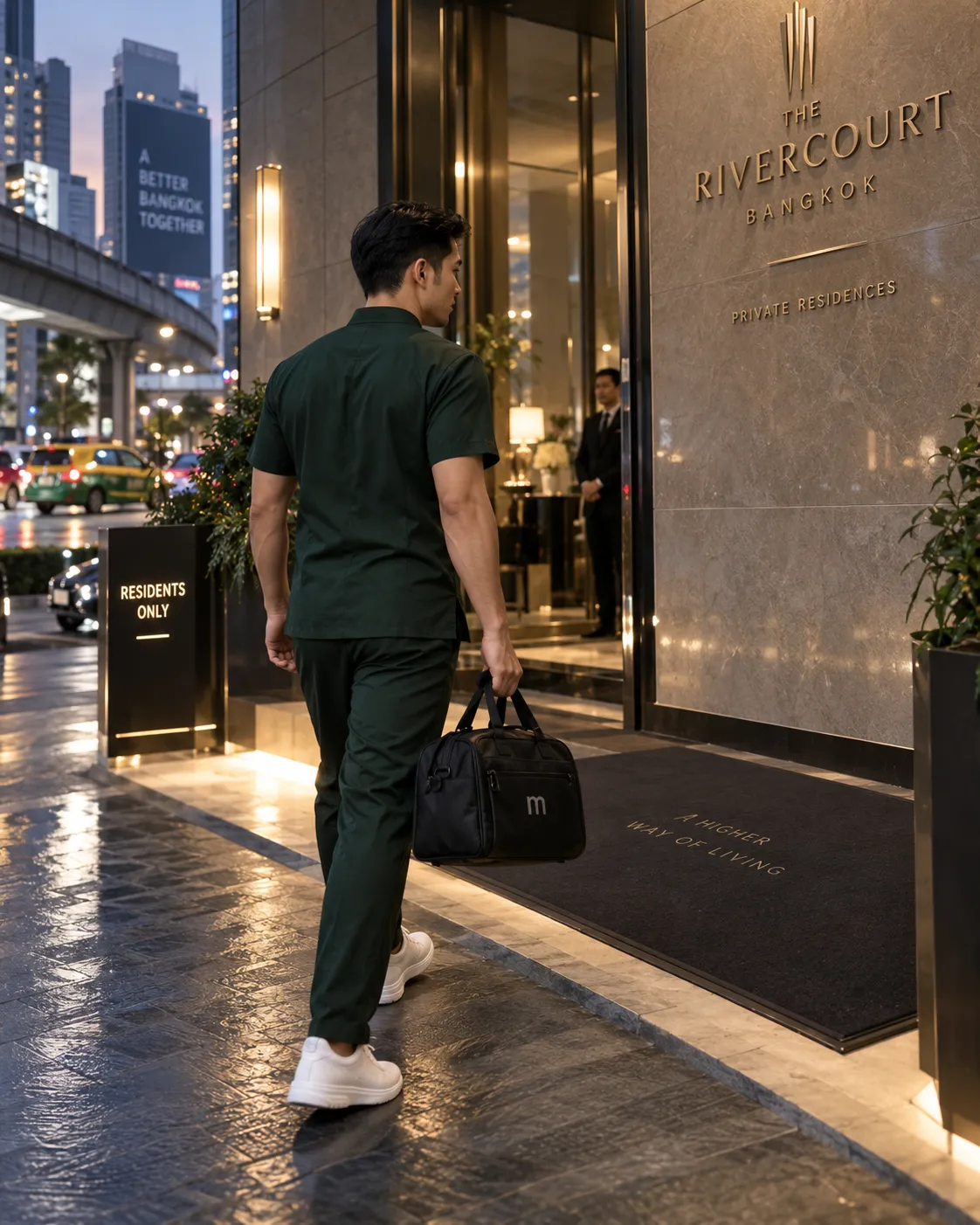 MMS therapist arriving at a private Bangkok residence