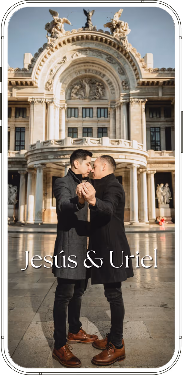 Pareja de novios en sesión editorial para invitación digital