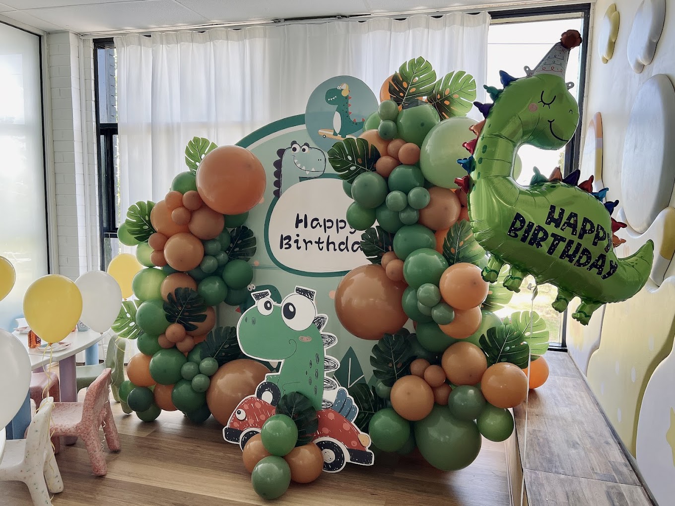 Dino party decorations