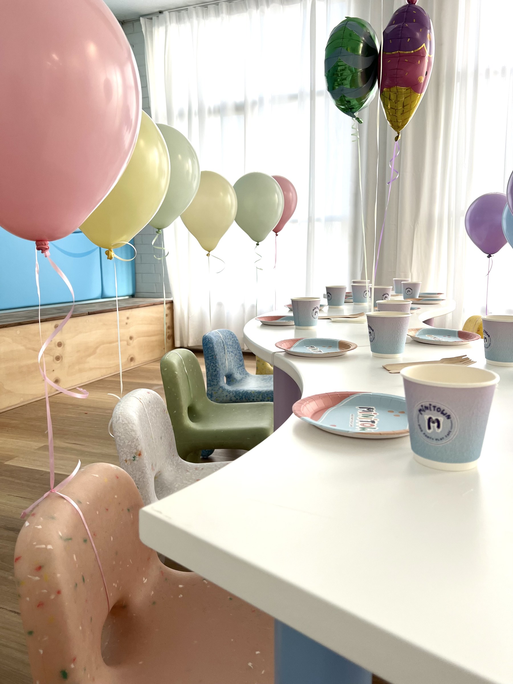 Party table setup