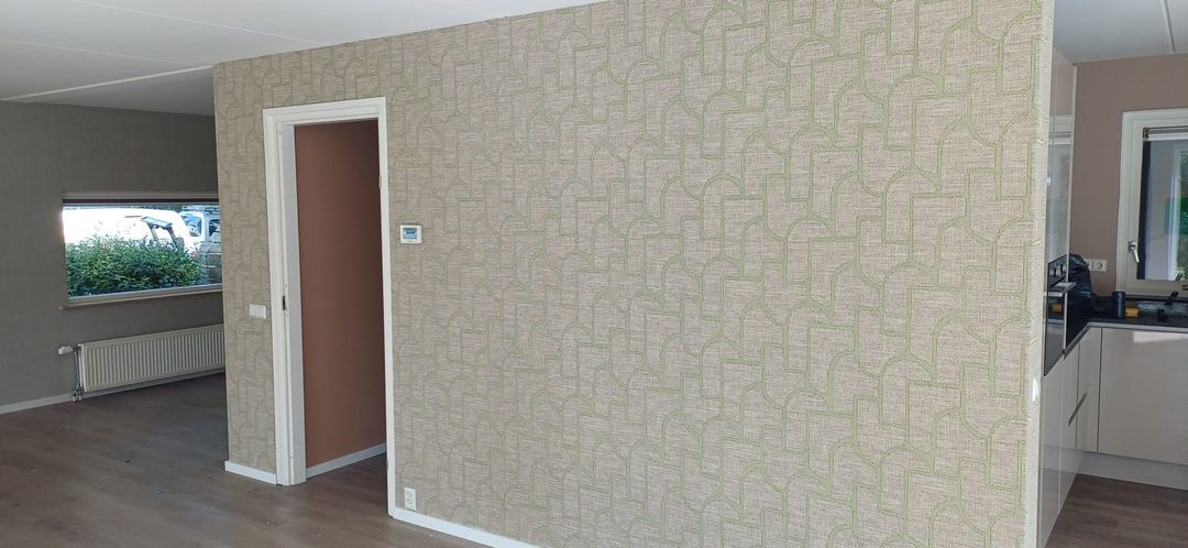Na: middenwand vanaf de keukenzijde in ARTE-wandbekleding