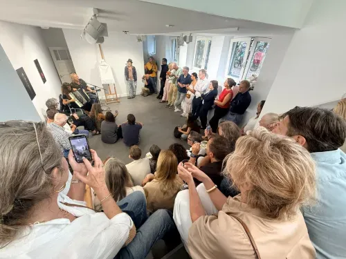 Het publiek tijdens de muzikale boekpresentatie