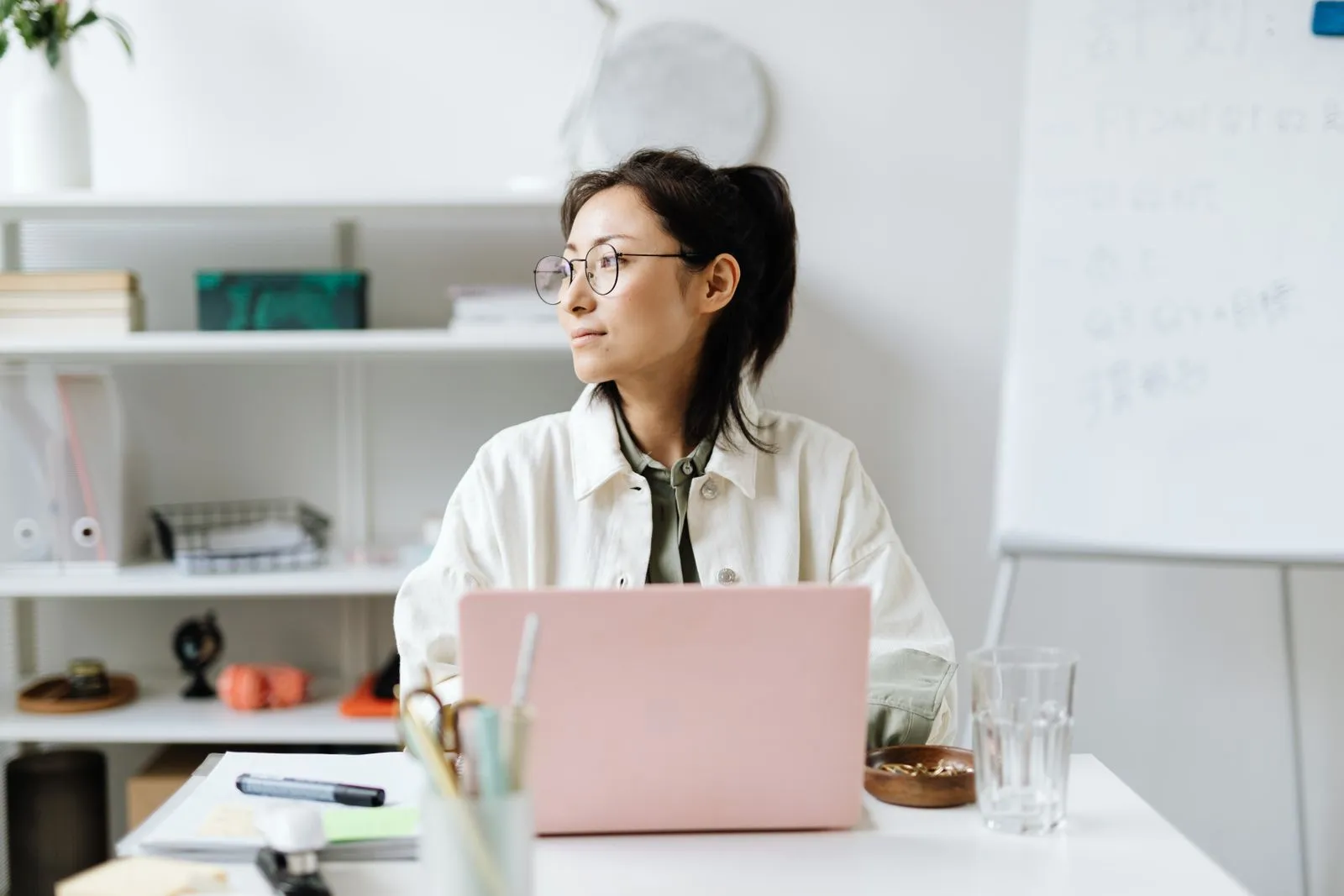 A Count myAccount specialist working at her desk