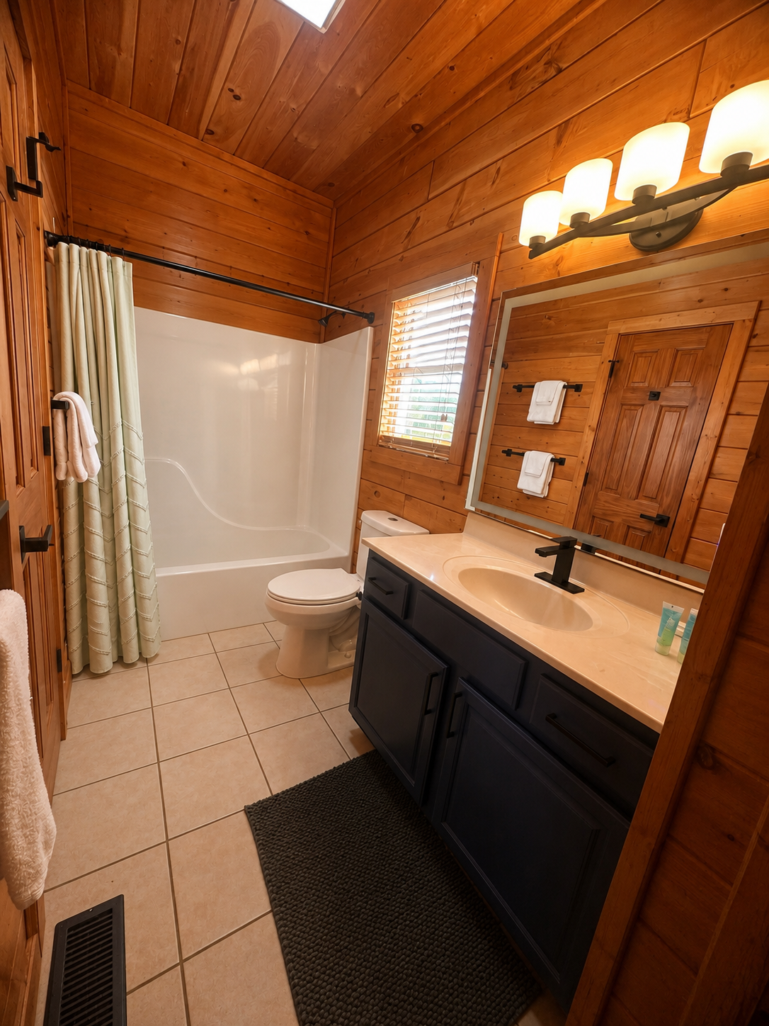 Second cabin bathroom