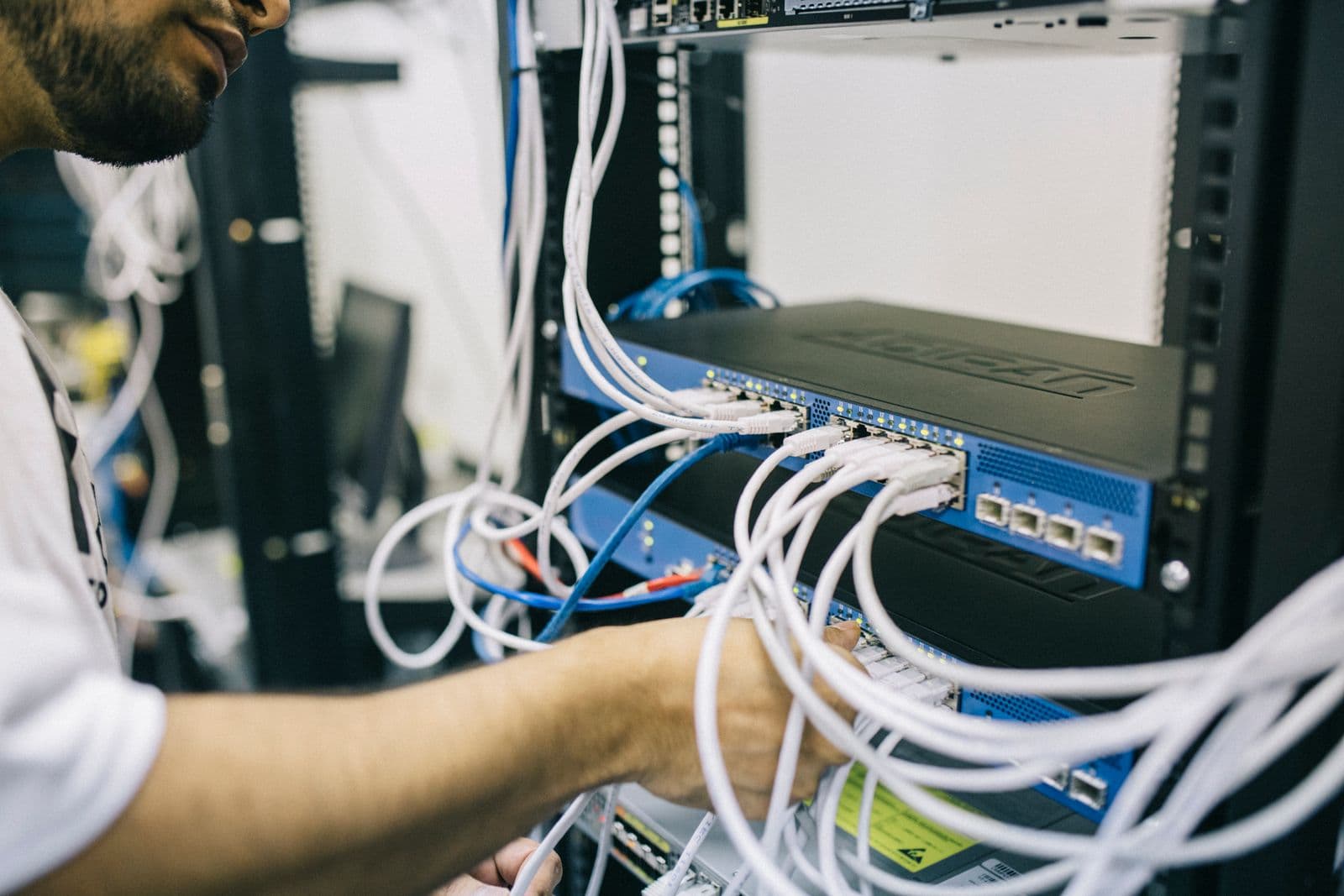 Engineer diagnosing a live network fault at the rack