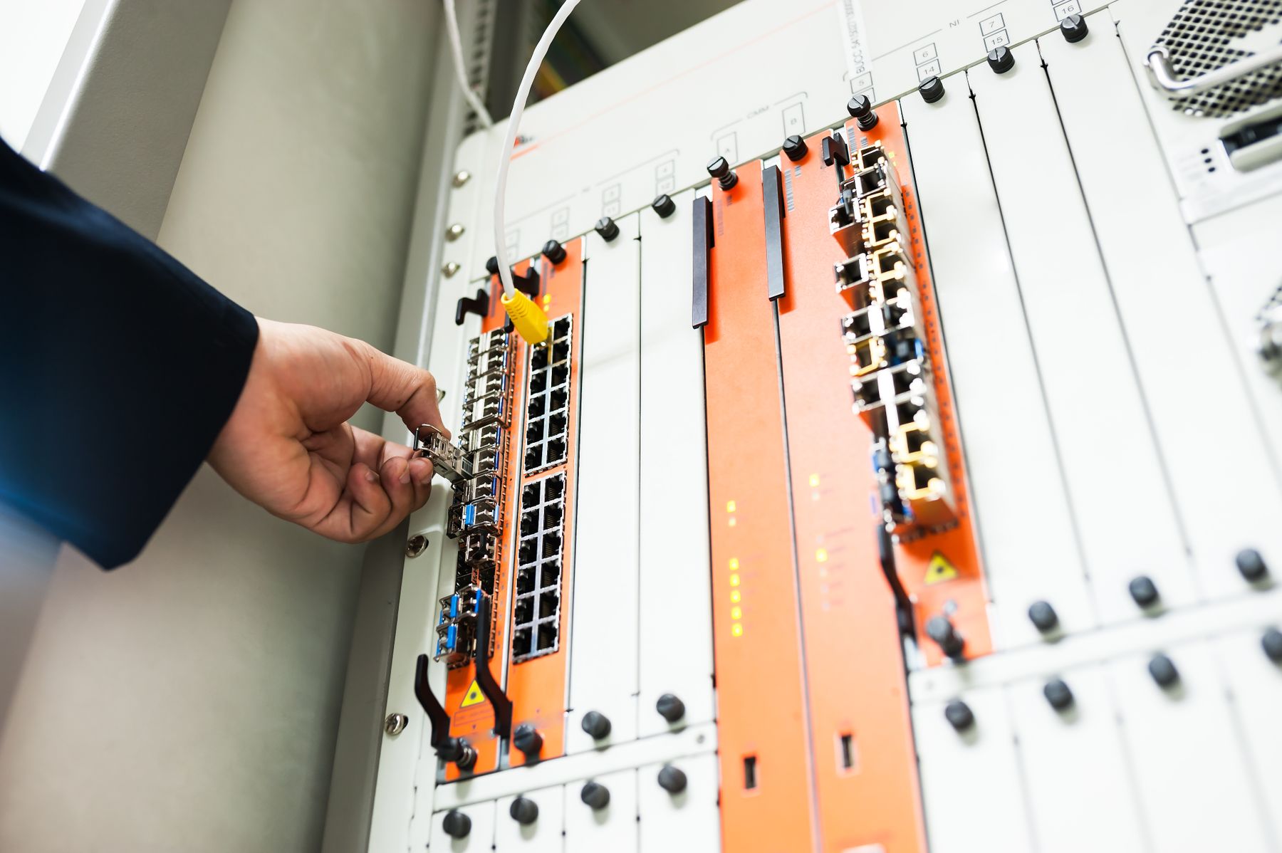 Engineer seating a replacement line card in a telecom chassis