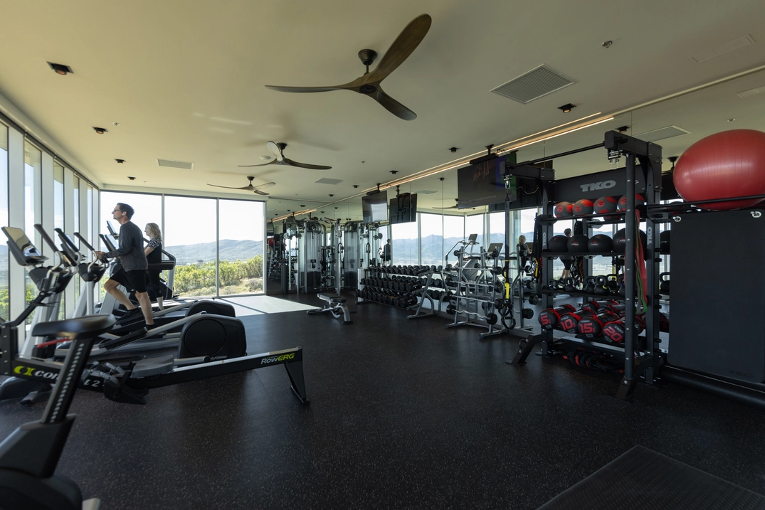 Fitness center at Pinnacle Skyclubhouse with mountain views