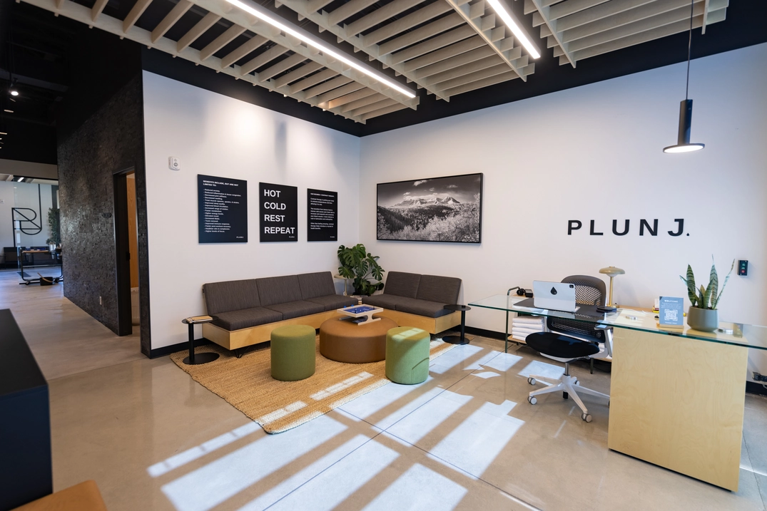 Reception and lounge area at Plunj Park City