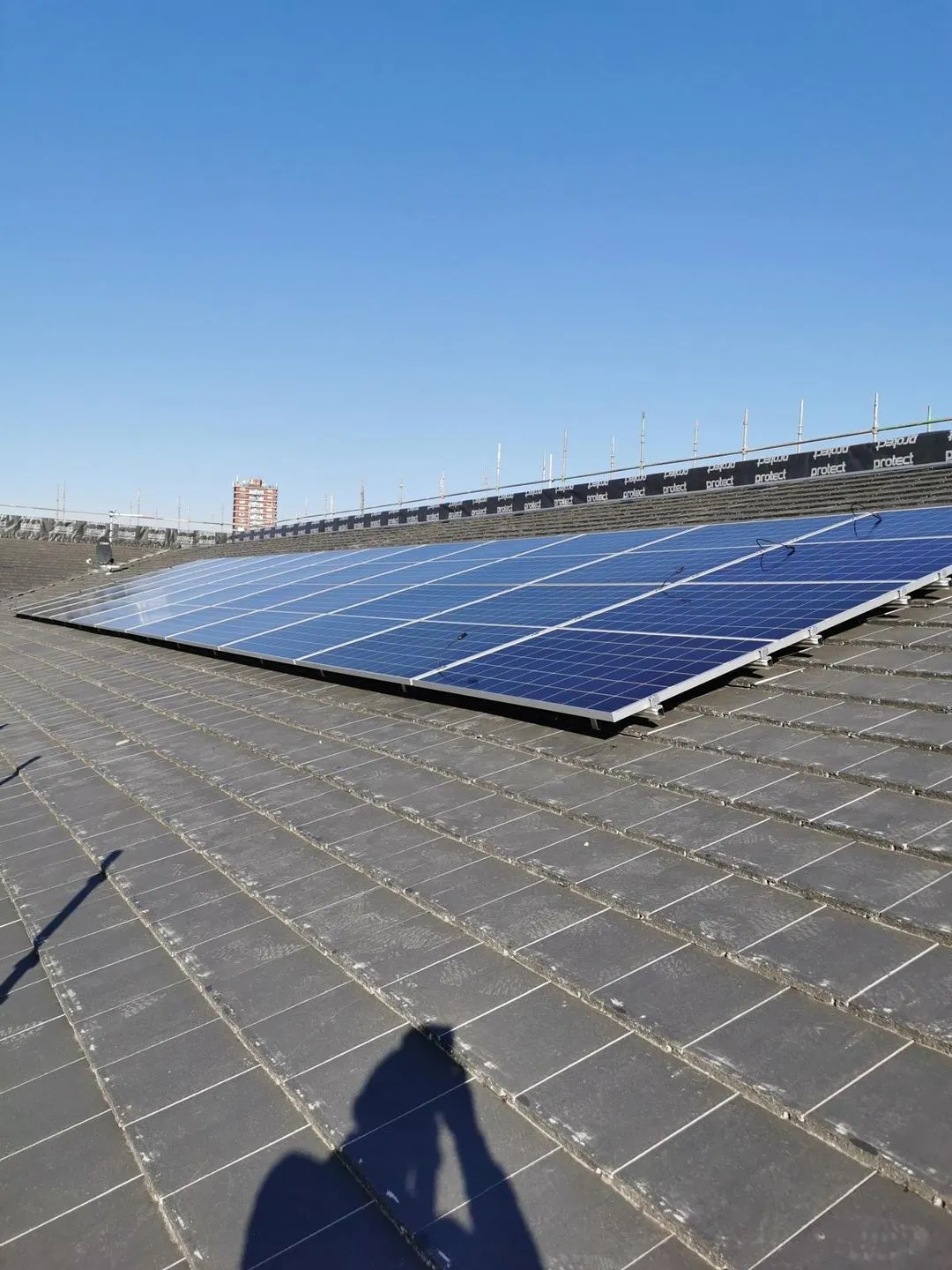 Large-scale solar panel array on a commercial rooftop