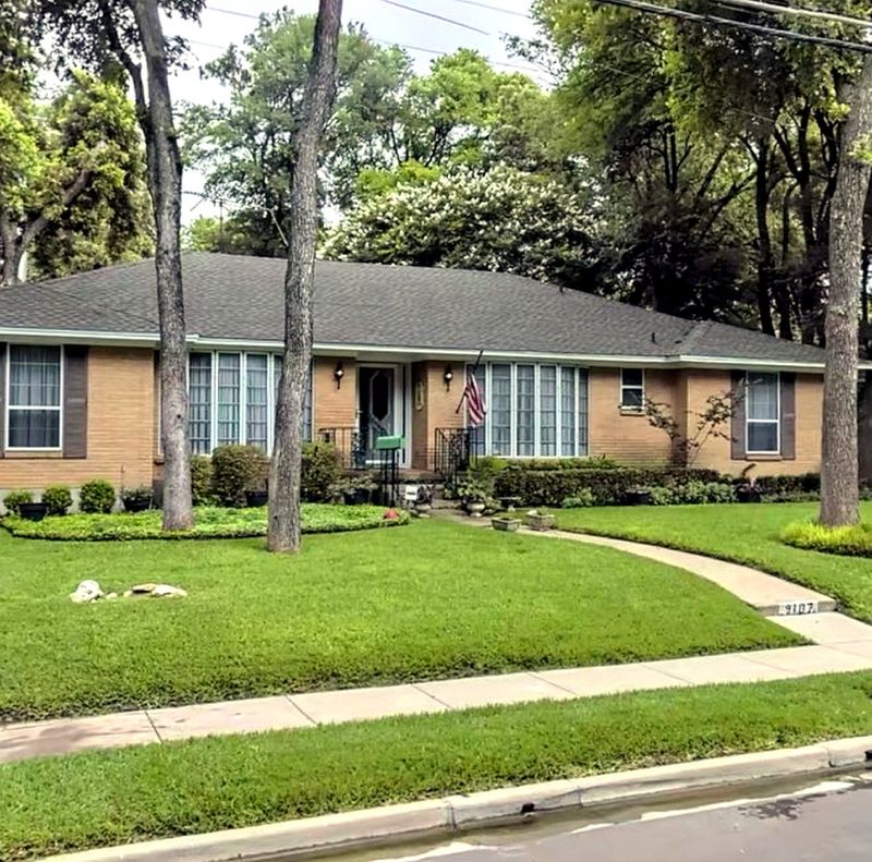 9107 Mercer before renovation