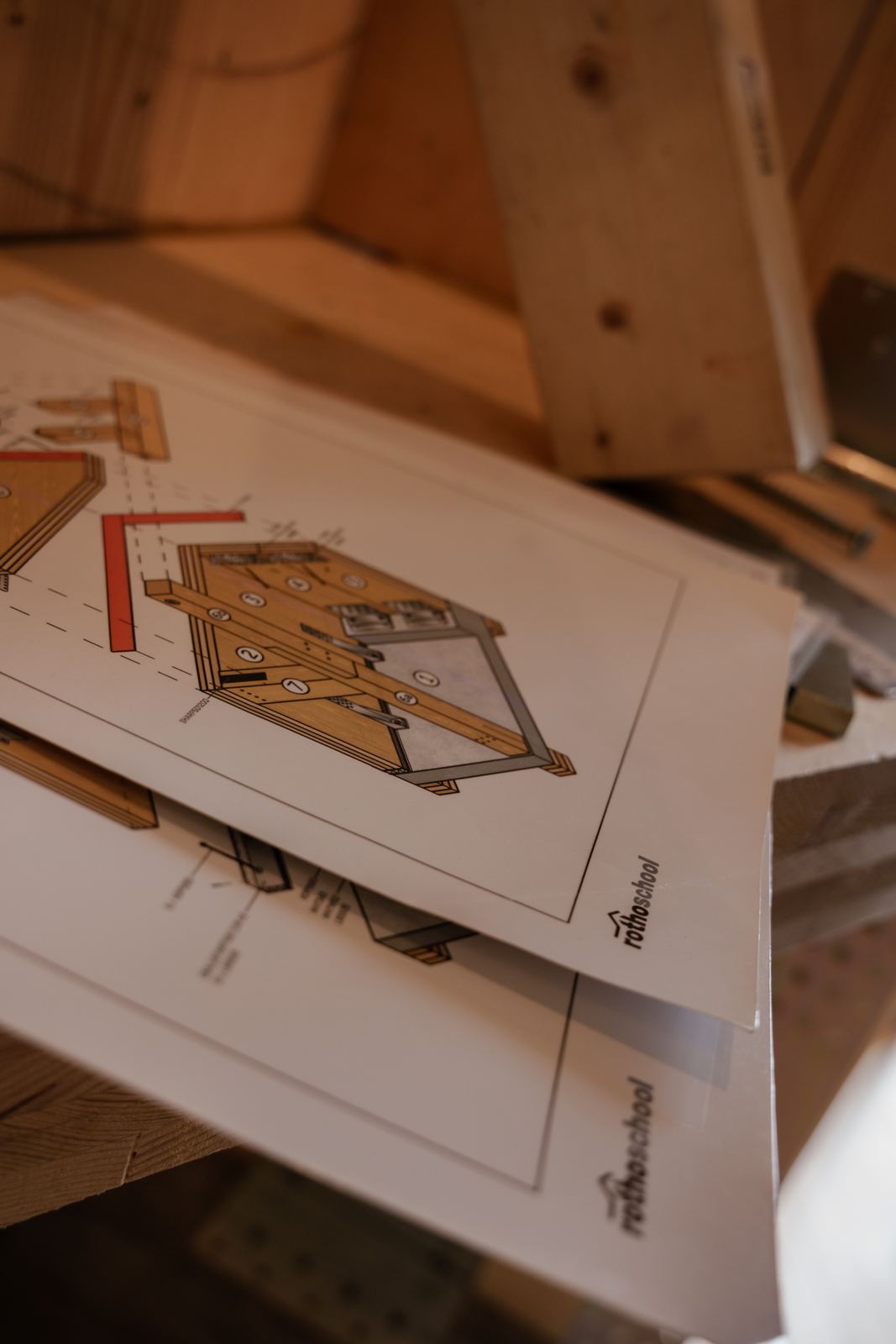 Esquemas de conexiones para estructuras de madera apoyados sobre la maqueta