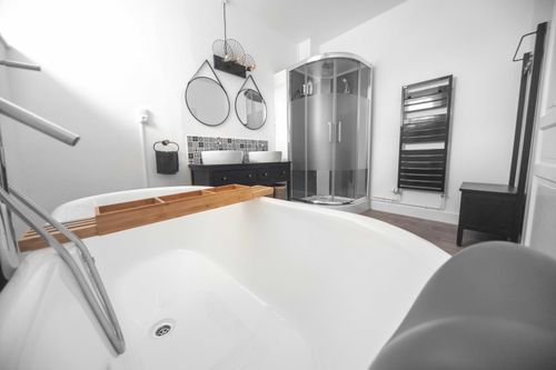 Bathtub and shower in a bathroom