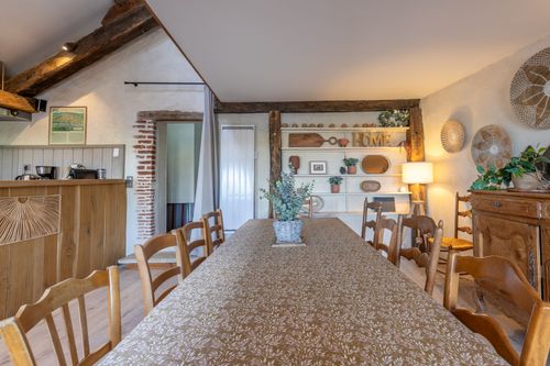 Le Loft’s large table between the kitchen and dining area