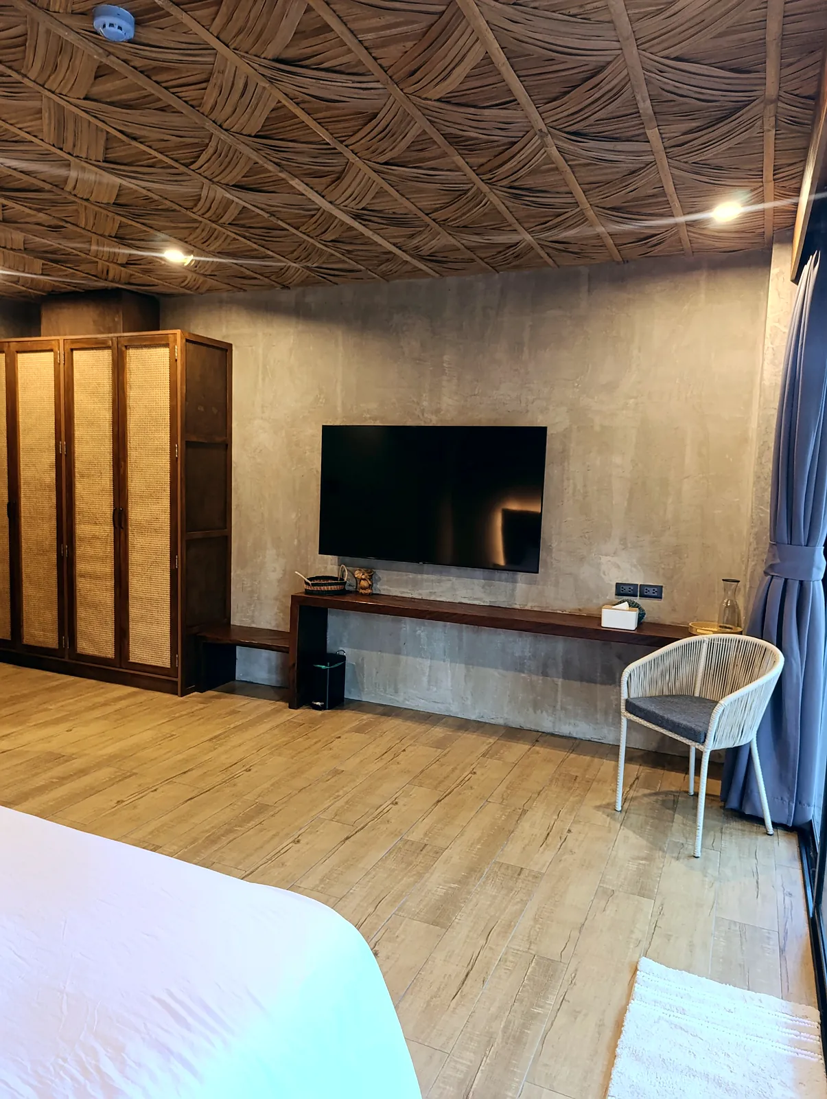 Desk, TV and wardrobe in the Deluxe Double room