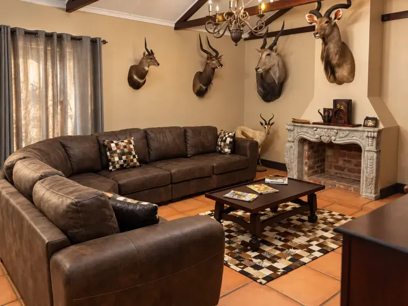 Abramshof Main Lodge — fireplace lounge